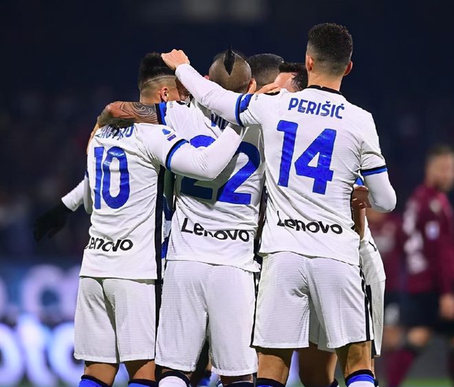 官方：米兰和瓦斯奎兹解约曾多次被外租的简单介绍  第2张