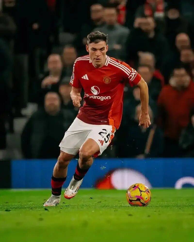 关于乌加特沦为曼联边缘人物球队考虑将其出售的信息  第2张