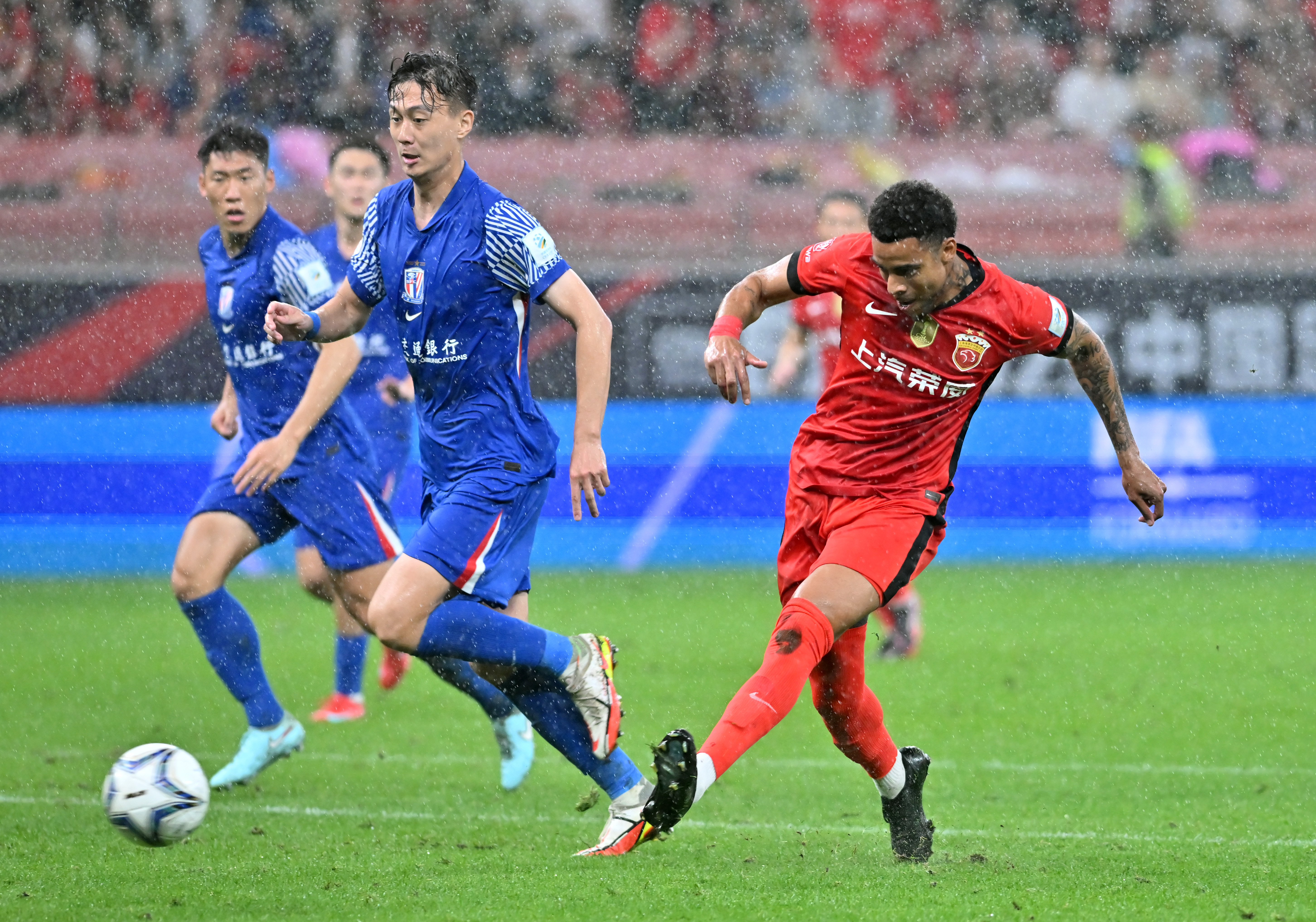 包含中超浙江队0-0上海申花路易斯中梁申花三轮不胜丢榜首的词条