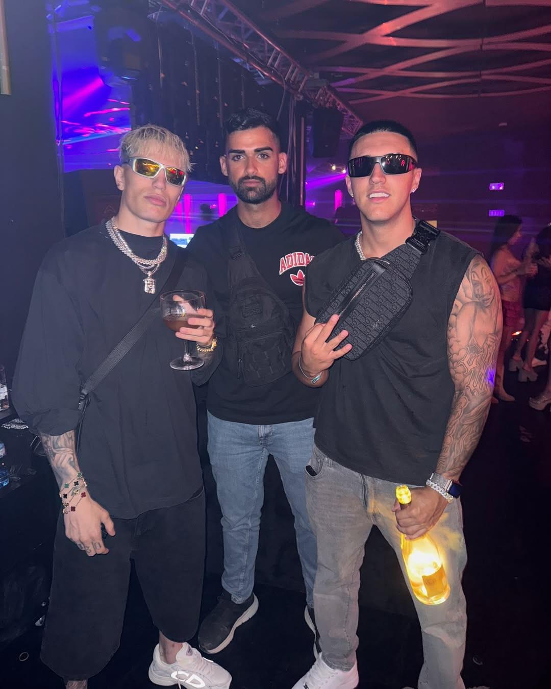 加纳乔穿维拉球衣引争议遭红魔球迷炮轰的简单介绍  第2张