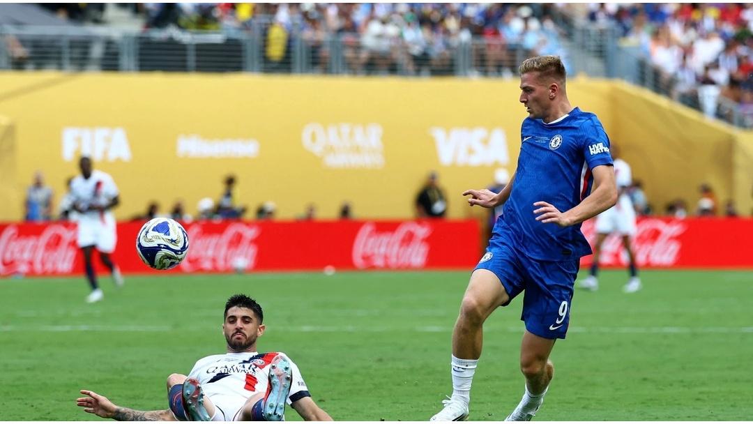 包含B费批评球队懒散夏窗还需要更多引援的词条